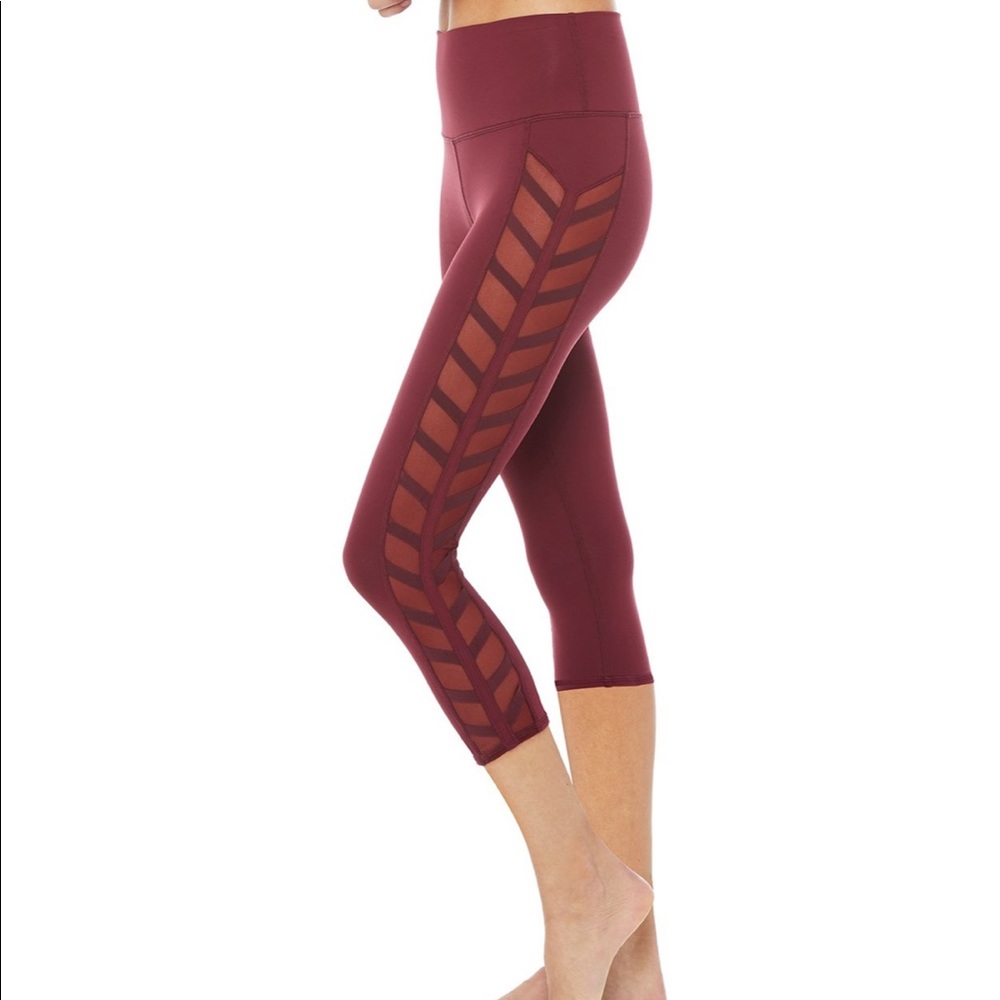 Alo Yoga High Waist Chevron Capri
